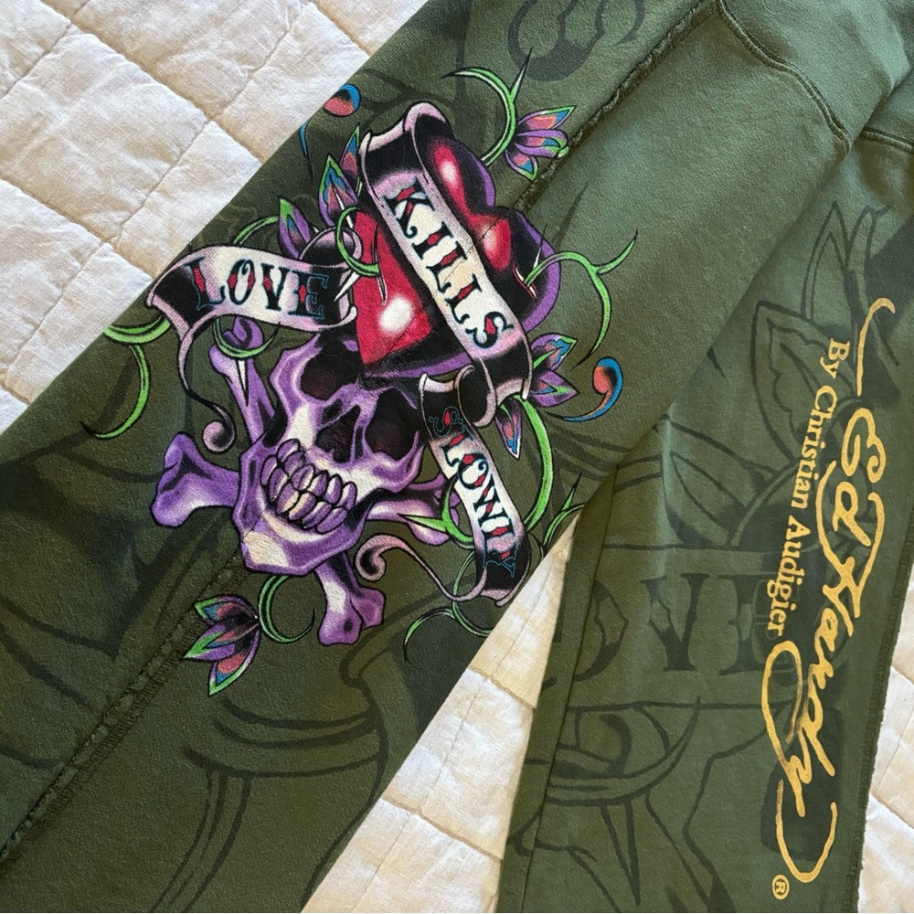 Ed Hardy Olive Green Graphic Capri Sweatpants with Tattoo Print - Picture 4 of 10